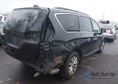 2017 Chrysler Pacifica Touring-L z USA, uszkodzony, nr VIN 2C4RC1BG0HR504032